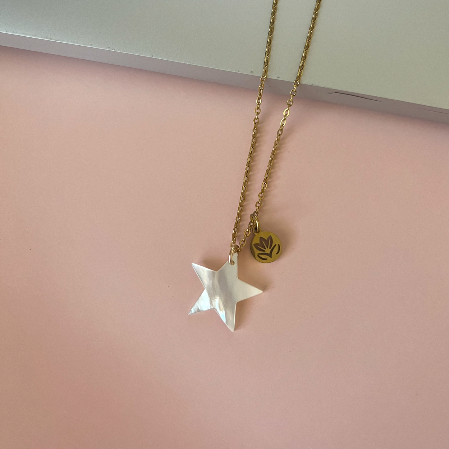 Nacar Star Necklace