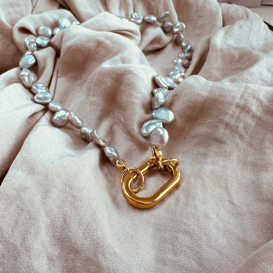 Charms Baroqui Necklace