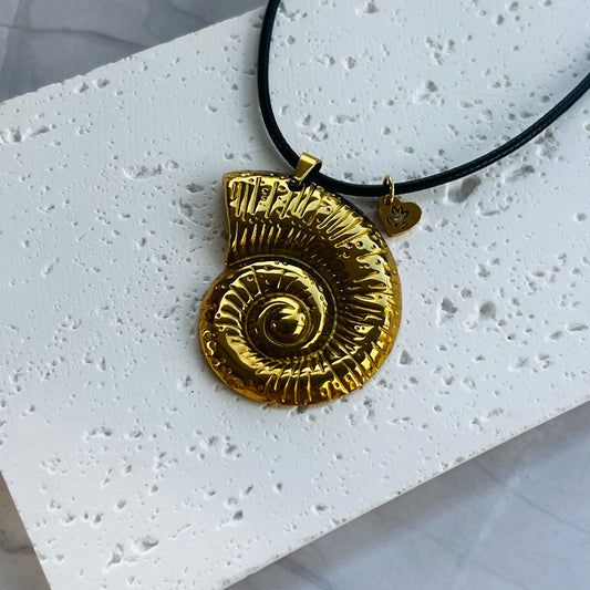 Sea shell Cord Necklace